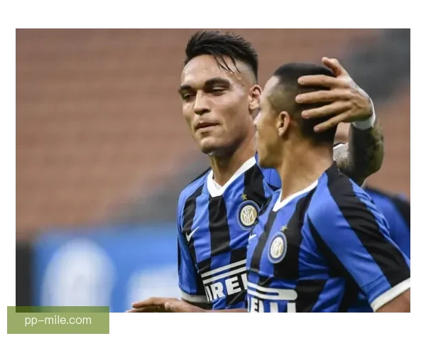 莱万多夫斯基两度荣膺世界足球先生成就与突破的背后