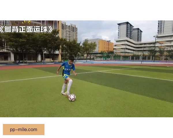 阿扎尔2025年慈善赛再展华丽运球引爆全场掌声
